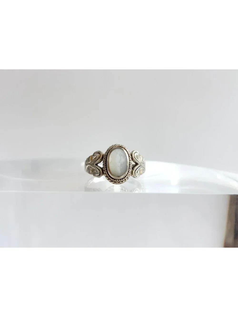 Mother of Pearl Stone Rope Frame Scroll Sterling Silver 925 Vintage Ring - sz 7